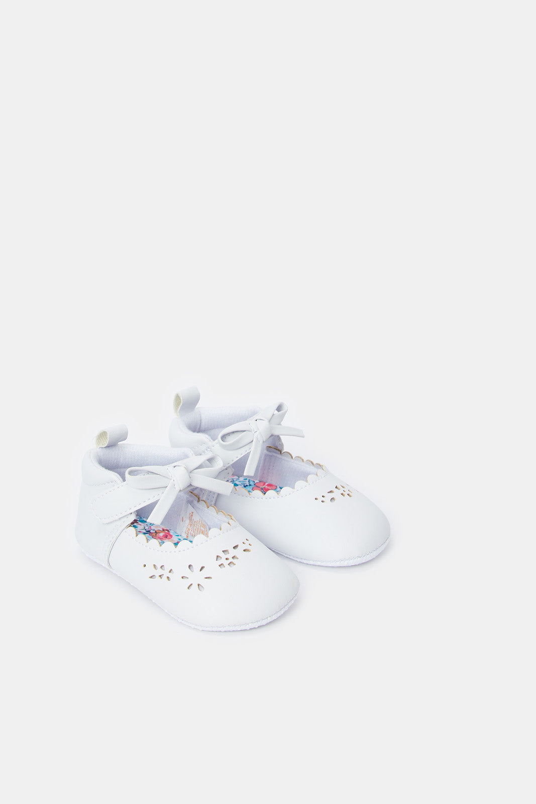 Baby hotsell white pumps