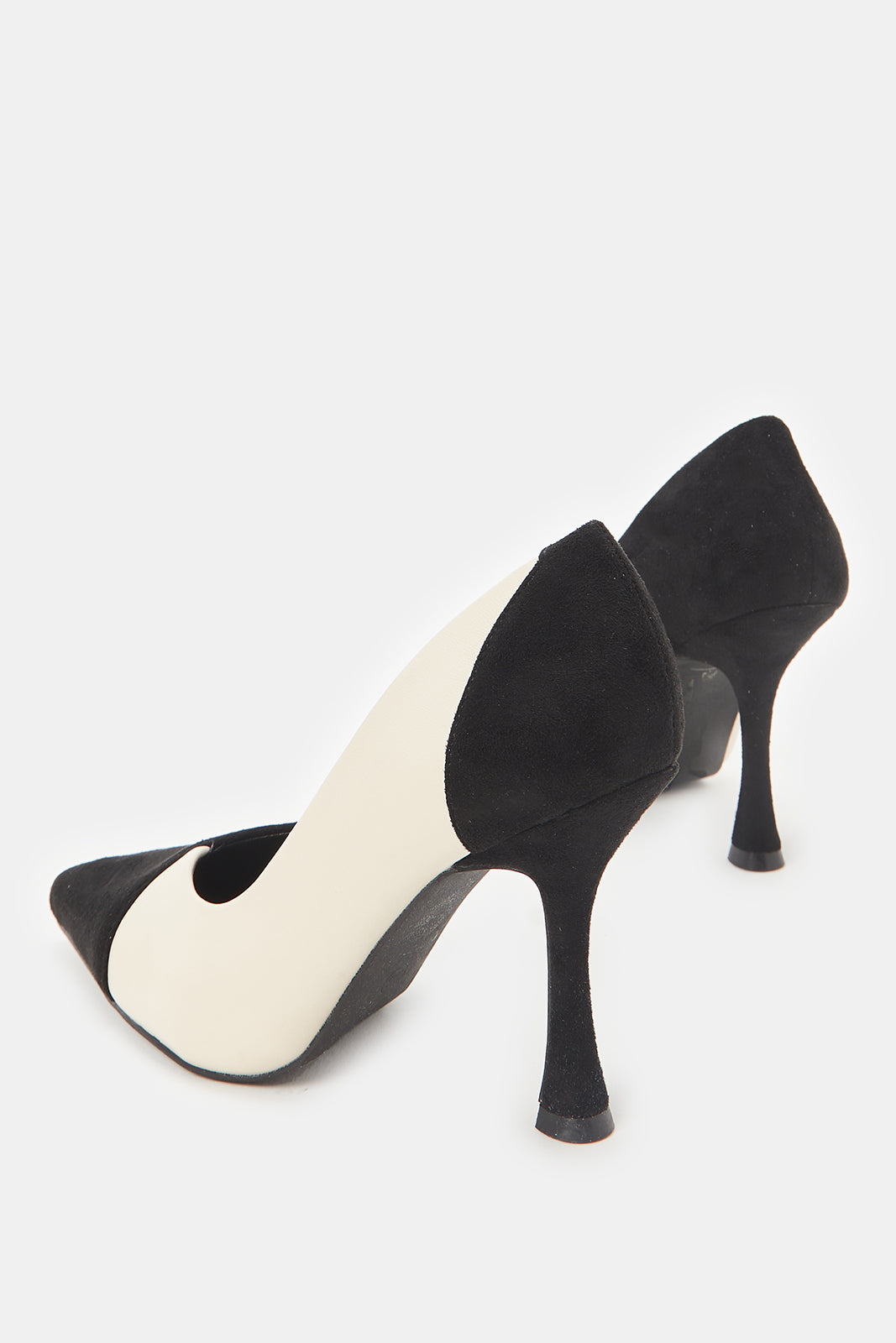 Black court 2024 heels sale