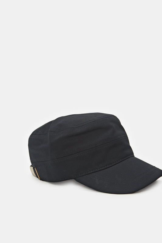 قبعة مطرزة باللون الأسود للرجال