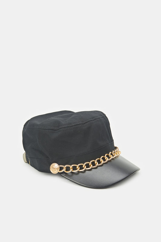 قبعة مزينة بسلسلة باللون الأسود للنساء